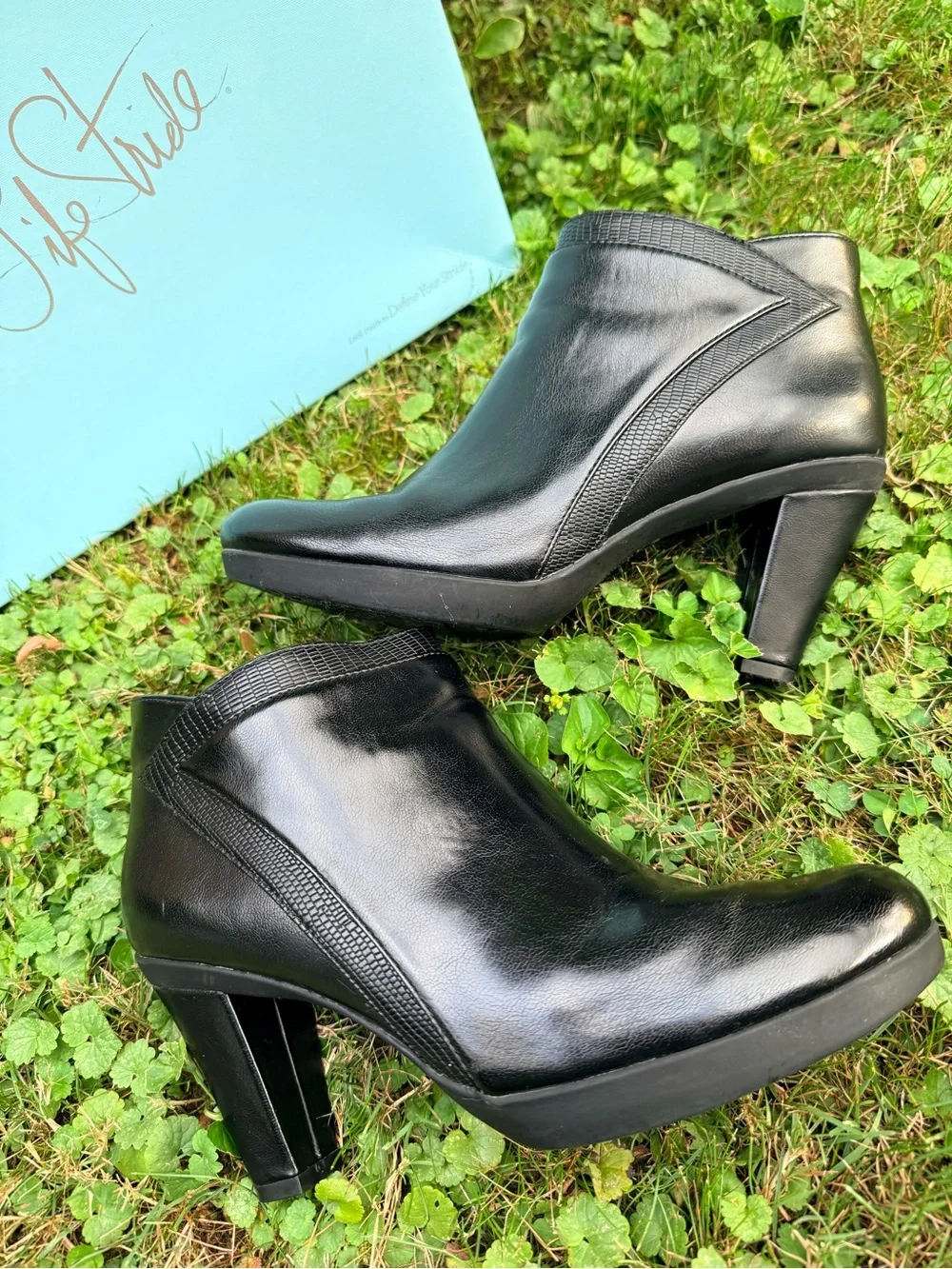 Life Stride Han, Black Tess Soft System Leather Ankle Bootie with Side Zip 7.5M